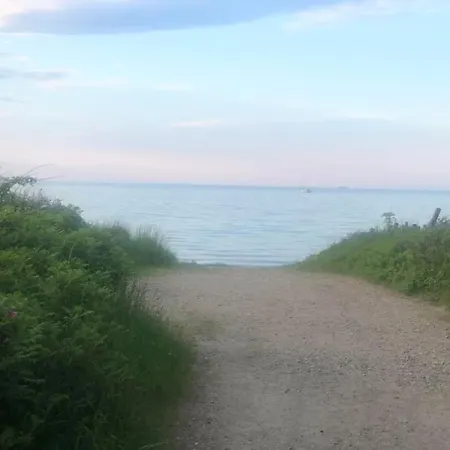 Hyggeligt Og Lyst Naer Stranden I Klint